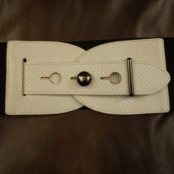 Express Genuine Leather and Elastic Belt - Picture 2 of 4